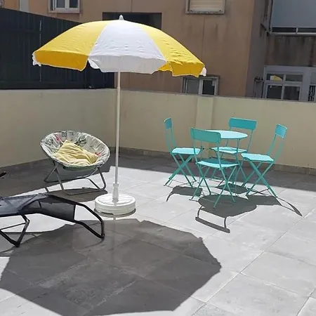 And Terrace. Daire *